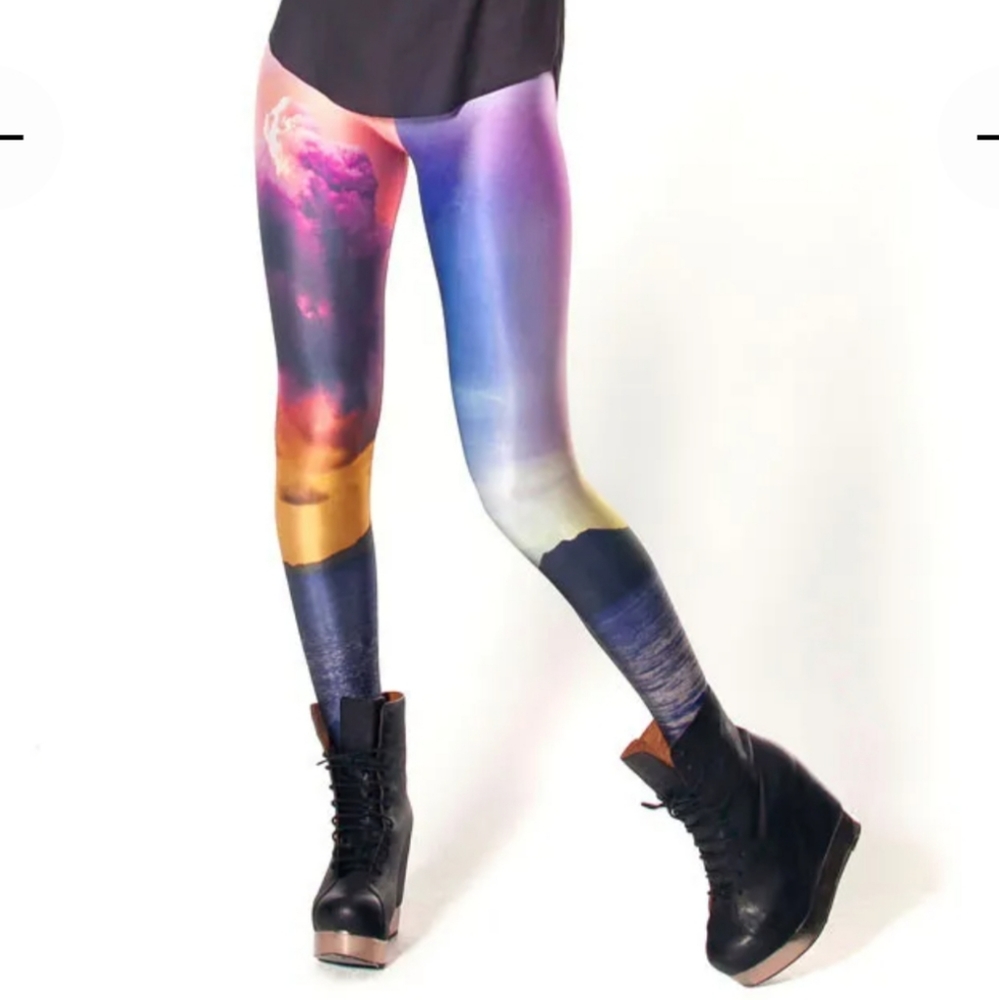 BLACKMILK Volcano Leggings size Large *RARE*